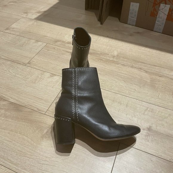 Thursday Boot Co Womens Black Leather Block heel Ankle Boots Booties Studded 9.5